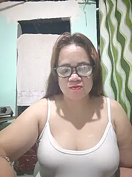 rowena_123 stripchat live cam model