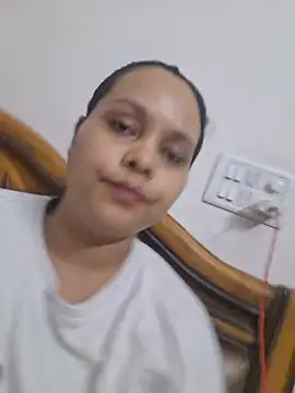 Luv_swara02 stripchat live cam model