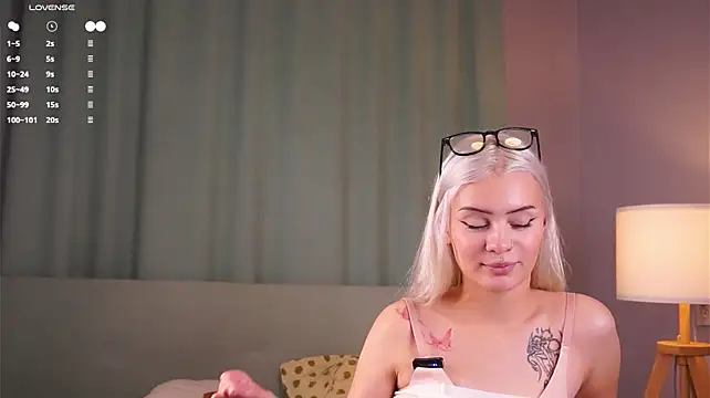ReneaGilley stripchat live cam model