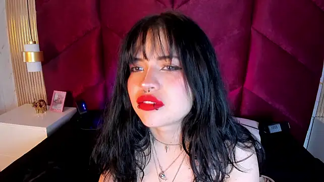 HannaRoussee stripchat live cam model