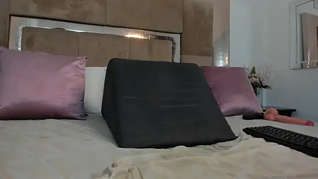 LizBrook stripchat live cam model
