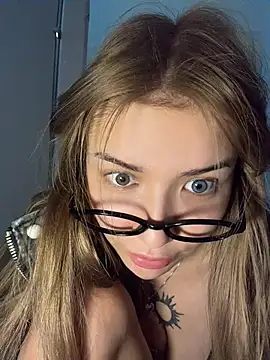 FlashTitsRoyal stripchat live cam model