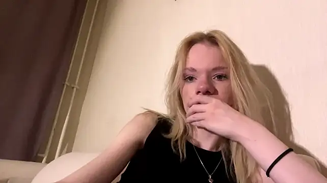 tutsicuttie stripchat live cam model