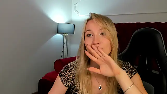 ElaraVoltage stripchat live cam model