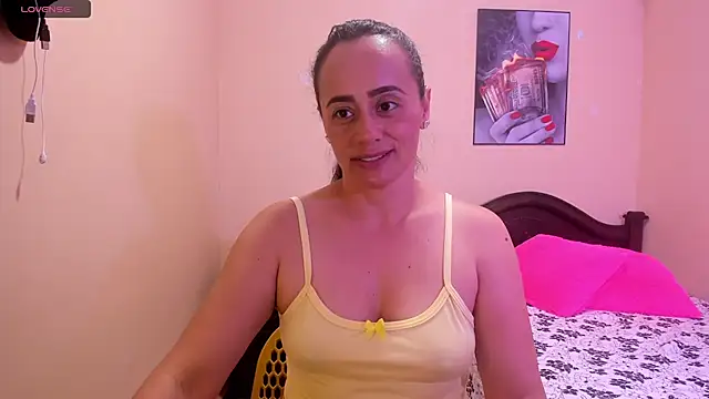 sara_florez12 stripchat live cam model