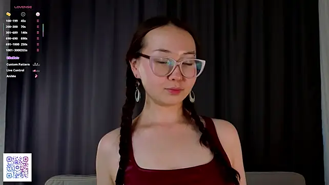 MazieErcole stripchat live cam model