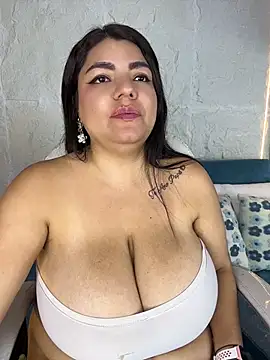 DaniaMillerr_ stripchat live cam model