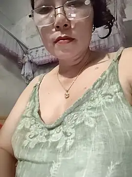 -Titihan- stripchat live cam model
