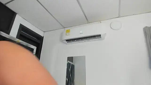 Coralhtx stripchat live cam model
