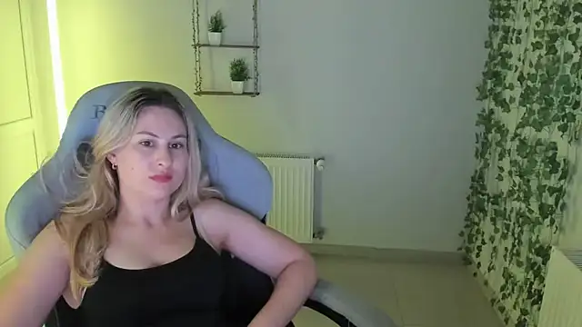 MissLunariaa stripchat live cam model