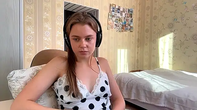 Iamnotatrouble stripchat live cam model