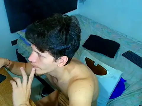 kevinkewman stripchat live cam model