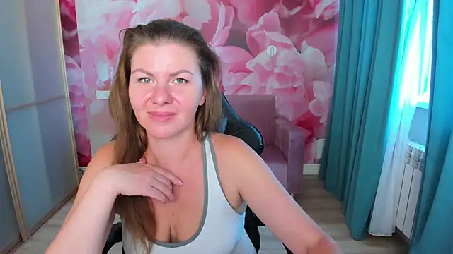 LunaKissesx stripchat live cam model