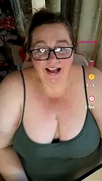 Iceprincess2bad4u stripchat live cam model