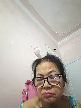 Hotestlove stripchat live cam model