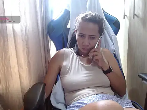 Danielagomez33 stripchat live cam model