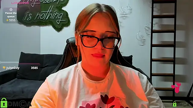 JuliNy_x stripchat live cam model