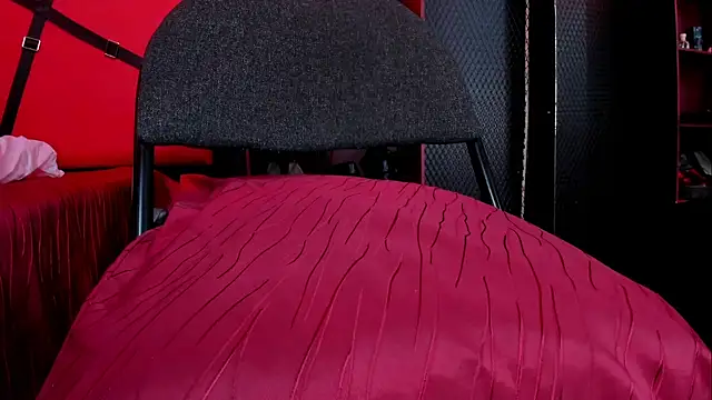 ScarletWais stripchat live cam model