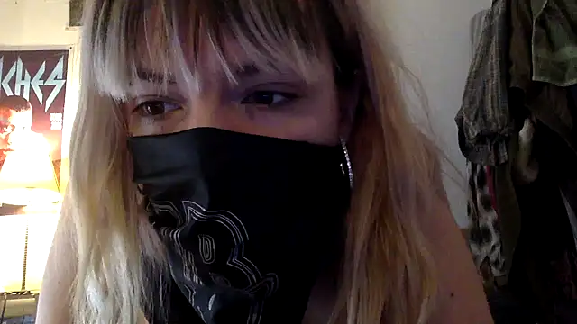 _sluty__geek__ stripchat live cam model