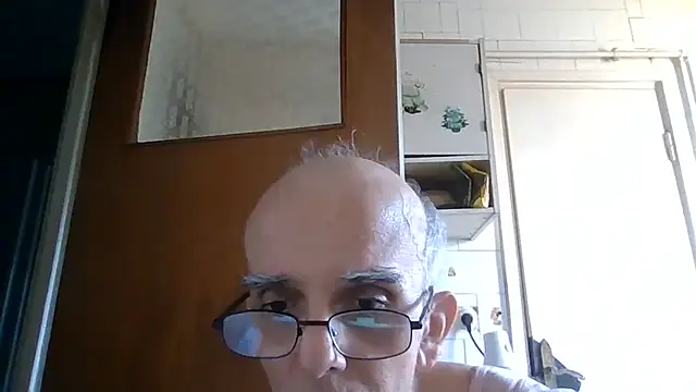 mariusica1@xh stripchat live cam model
