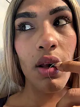Dariana-Valentina stripchat live cam model