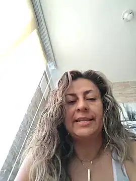 Latiinvenus stripchat live cam model