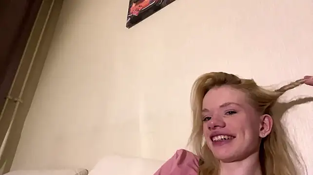 tutsicuttie stripchat live cam model