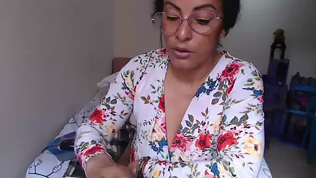 kateleyagrey stripchat live cam model
