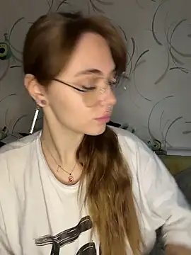 LunaMillie stripchat live cam model