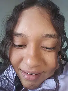 EmiliaTorrez stripchat live cam model