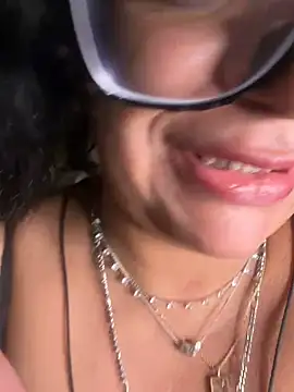 PichyPrettyPussy stripchat live cam model