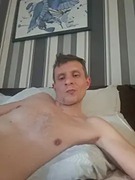 BigDmasked stripchat live cam model
