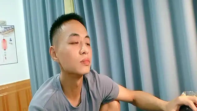 UpeLark stripchat live cam model