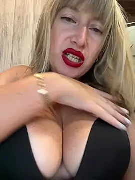 Kittenforyou stripchat live cam model