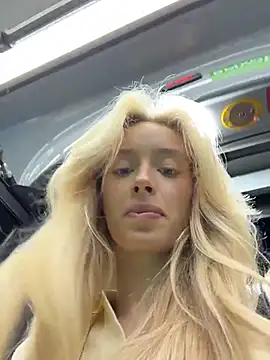 PollyDolly stripchat live cam model