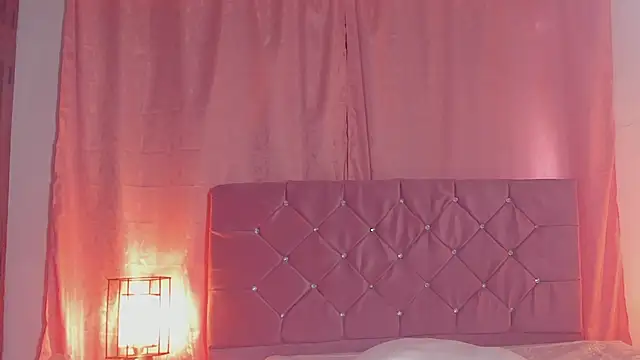 NaylaRosse stripchat live cam model