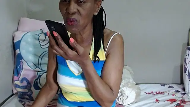 Ebonysweetcougar stripchat live cam model