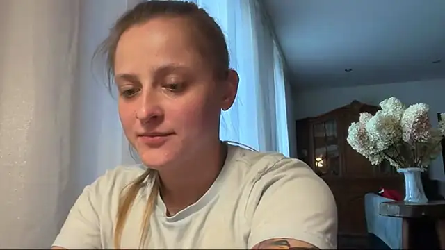 LeaWetGirl stripchat live cam model
