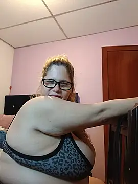 EllisW8 stripchat live cam model