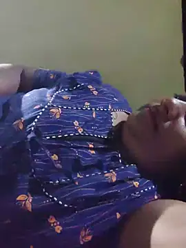 yamini1431 stripchat live cam model