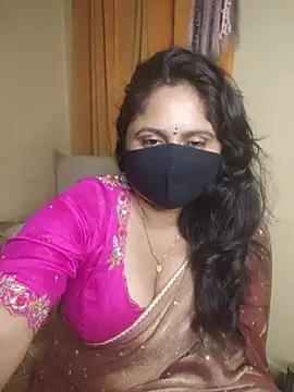Sravvi499 stripchat live cam model