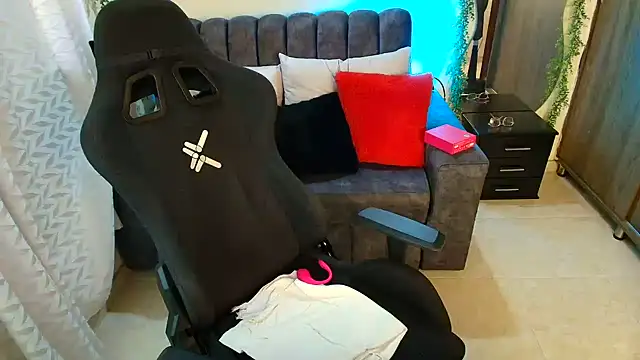 LUCYMILF_SEXY stripchat live cam model
