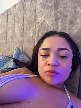 Isa222 stripchat live cam model