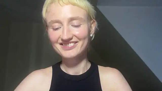 M_Mystique stripchat live cam model