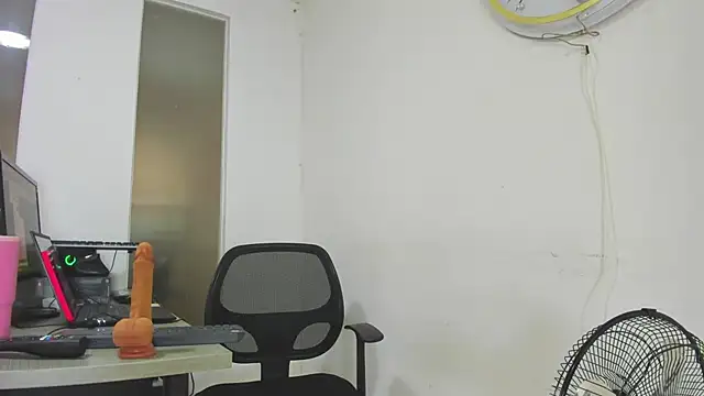 emagarcia stripchat live cam model