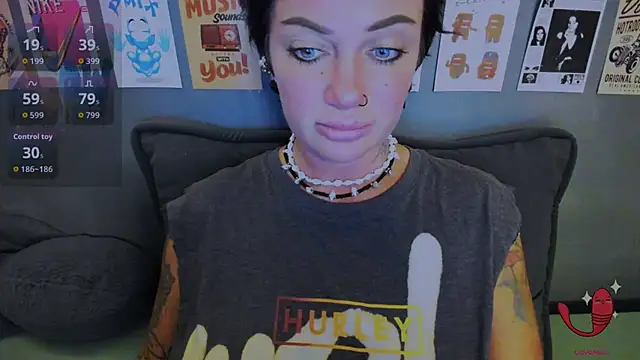 EllieOz stripchat live cam model