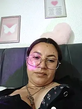 samm_curvy stripchat live cam model