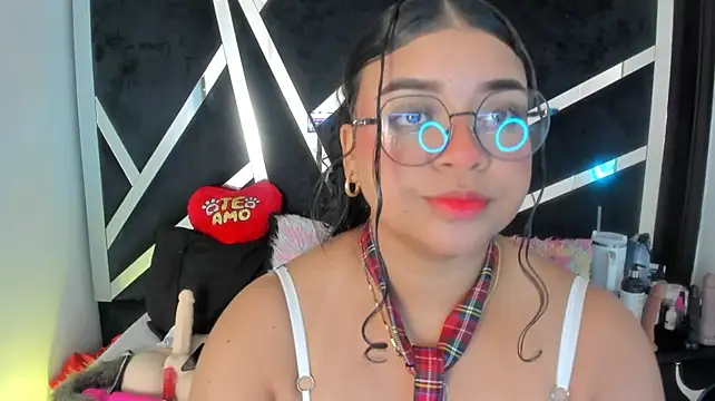 Coralhtx stripchat live cam model
