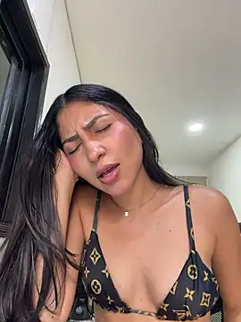 Sweetnaughtygirl_ stripchat live cam model