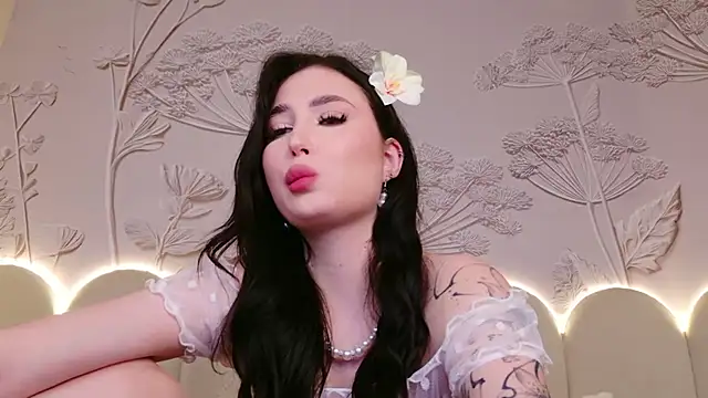EmmaLawrens stripchat live cam model